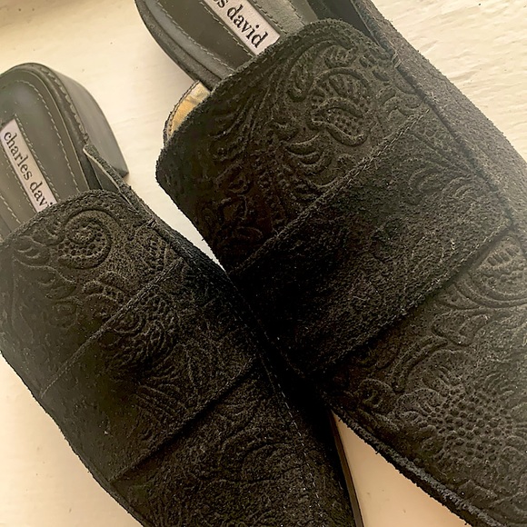 Charles David Porter Slip Ons Embossed Suede - Picture 4 of 4
